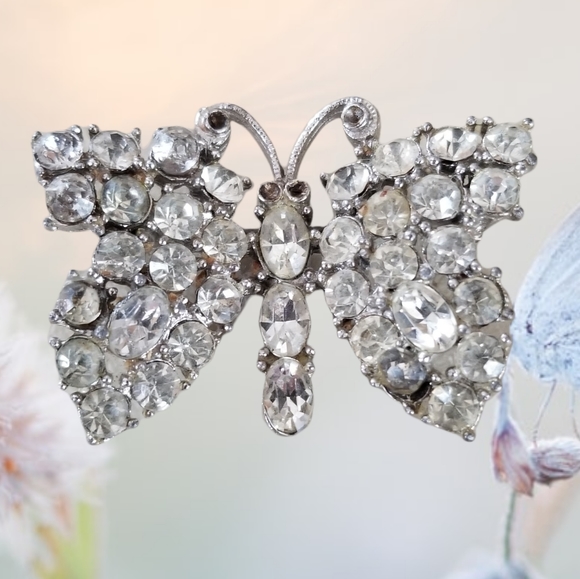 Vintage Rhinestone Butterfly Brooch Silver Tone Metal Finish - Picture 4 of 12